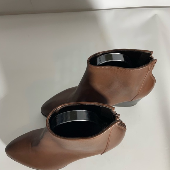 Summit by White Mountain Brown Leather Back Zipper Heeled Ankle Boots Size 40 - Picture 15 of 16